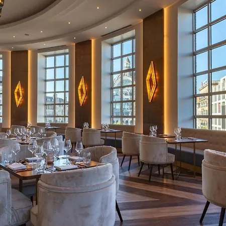 Radisson Blu Hotel, Centre Hotel 4*